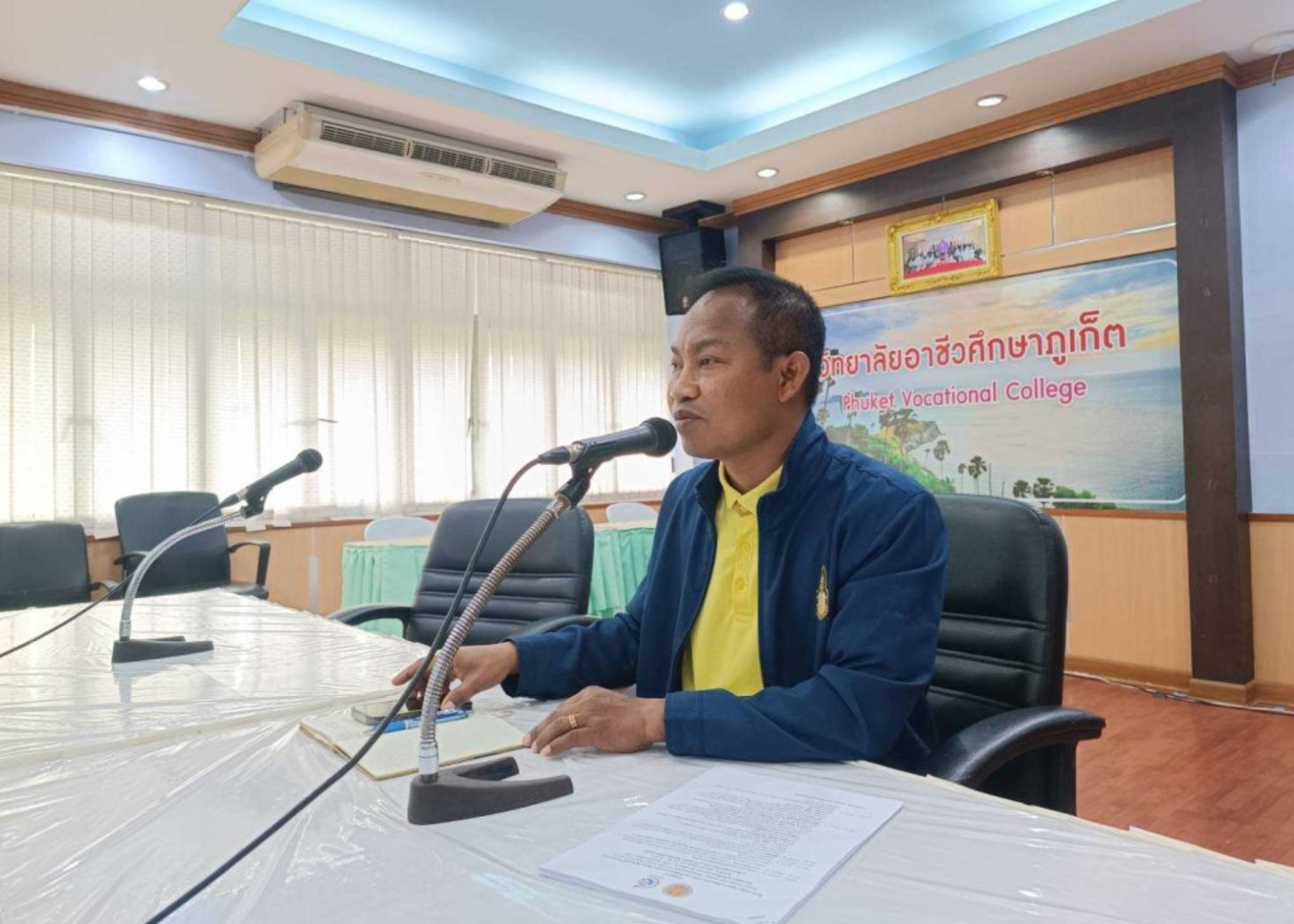 วันพุธที่ 31 กรกฎาคม 2567 ดร.วิทยา เกตุชู ผู้อำนวยการวิทยาลัยอาชีวศึกษาภูเก็ต พร้อมด้วยหัวหน้าแผนกวิชา ร่วมประชุมเตรียมความพร้อมการจัดโครงการพัฒนาบุคลากรเพื่อรองรับการจัดการอาชีวศึกษา ระบบทวิภาคีคุณภาพสูง ภายใต้กิจกรรมเจรจา และลงนามความร่วมมือ กับสถานประกอบการในการจัดการอาชีวศึกษาระบบทวิภาคี ระดับภาคใต้ ประจำปีการศึกษา 2567 ณ ห้องประชุมไตรตรัง วิทยาลัยอาชีวศึกษาภูเก็ต
