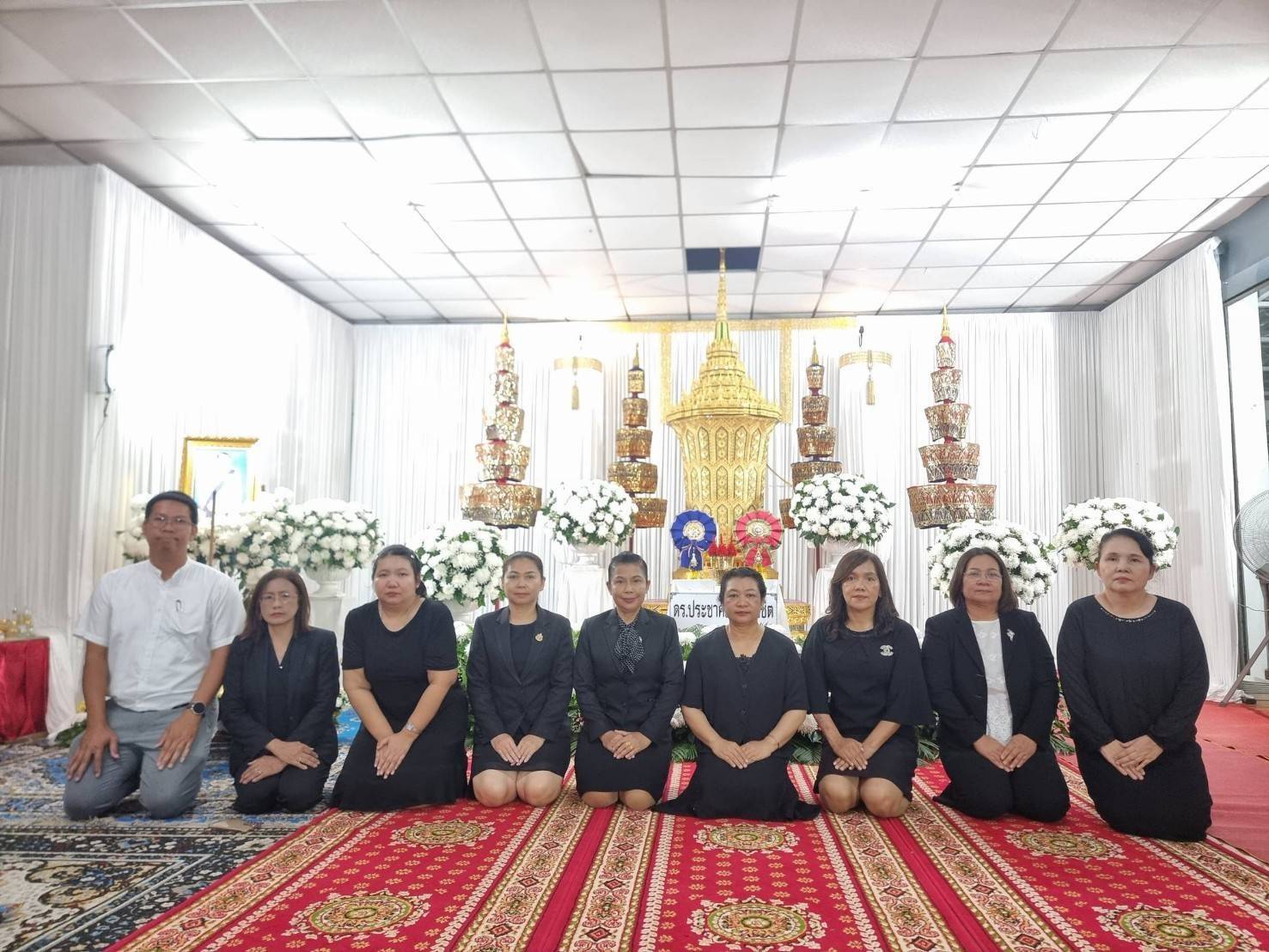 วันพุธที่ 8 ตุลาคม 2567 ดร. วิทยา เกตุชู ผู้อำนวยการวิทยาลัยอาชีวศึกษาภูเก็ต พร้อมด้วยคณะผู้บริหาร ครู วิทยาลัยอาชีวศึกษาภูเก็ต ร่วมงานบำเพ็ญกุศลศพ ดร.ประชาคม จันทรชิต อดีตรองเลขาธิการคณะกรรมการการอาชีวศึกษา ณ วัดดอนยา ตำบลกะแดะ อำเภอกาญจนดิษฐ์ จังหวัดสุราษฎร์ธานี ซึ่งมีกำหนดฌาปนกิจในวันที่ 10 ตุลาคม 2567 ณ ฌาปนสถานวัดดอนยา เวลา 12:00 น.