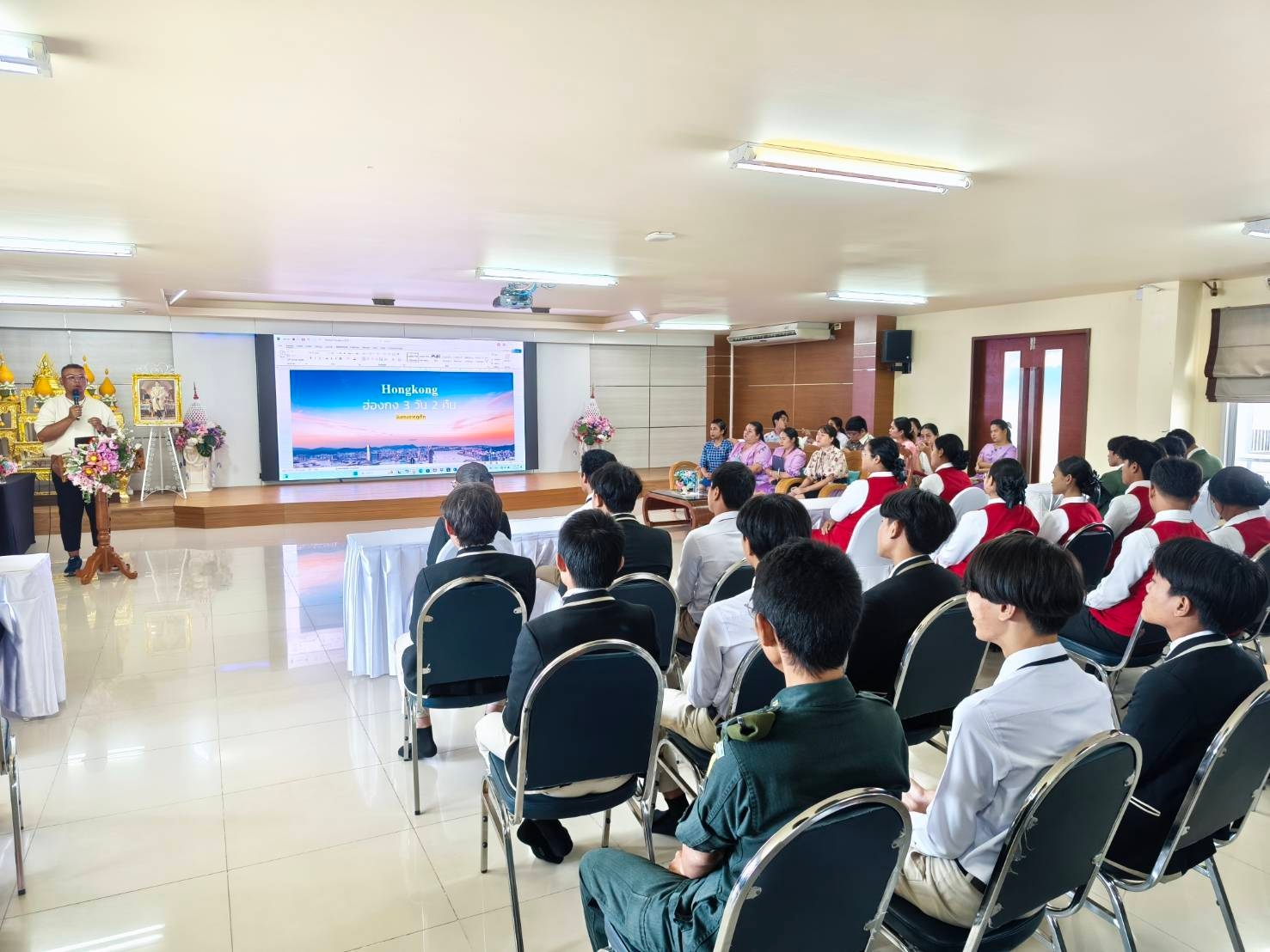 วันอังคารที่ 6 มกราคม 2568 วิทยาลัยอาชีวศึกษาภูเก็ต จัดกิจกรรมการเตรียมความพร้อม ให้กับนักเรียน หลักสูตร ep และ mep สำหรับการทัศนศึกษาต่างประเทศ ณ ห้องประชุมราวัย วิทยาลัยอาชีวศึกษาภูเก็ต