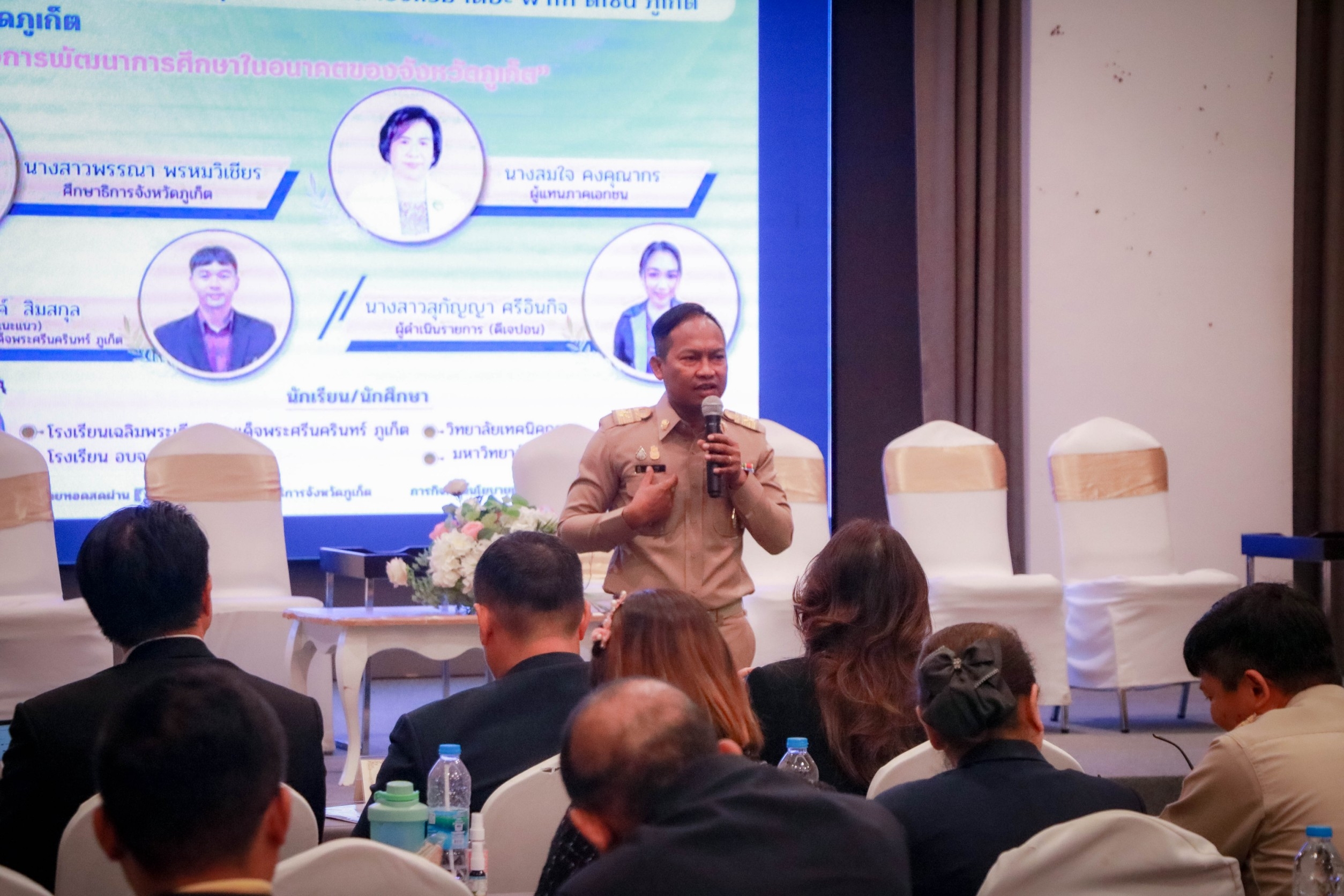 วันจันทร์ที่ 6 มกราคม 2567 ดร.วิทยา เกตุชู ผู้อำนวยการวิทยาลัยอาชีวศึกษาภูเก็ต ร่วมเป็นวิทยากรในการสัมมนา การประชุมเชิงปฏิบัติการจัดทำแผนพัฒนาการศึกษาจังหวัดภูเก็ต (พ.ศ. 2566-2570) ฉบับทบทวนปีงบประมาณ พ.ศ. 2568 “ความคาดหวังการพัฒนาการศึกษาในอนาคตของจังหวัดภูเก็ต”ณ ห้องประชุมสกายฮอลล์ โรงแรม เดอะ พา โก้ ดีไซน์ ภูเก็ต
