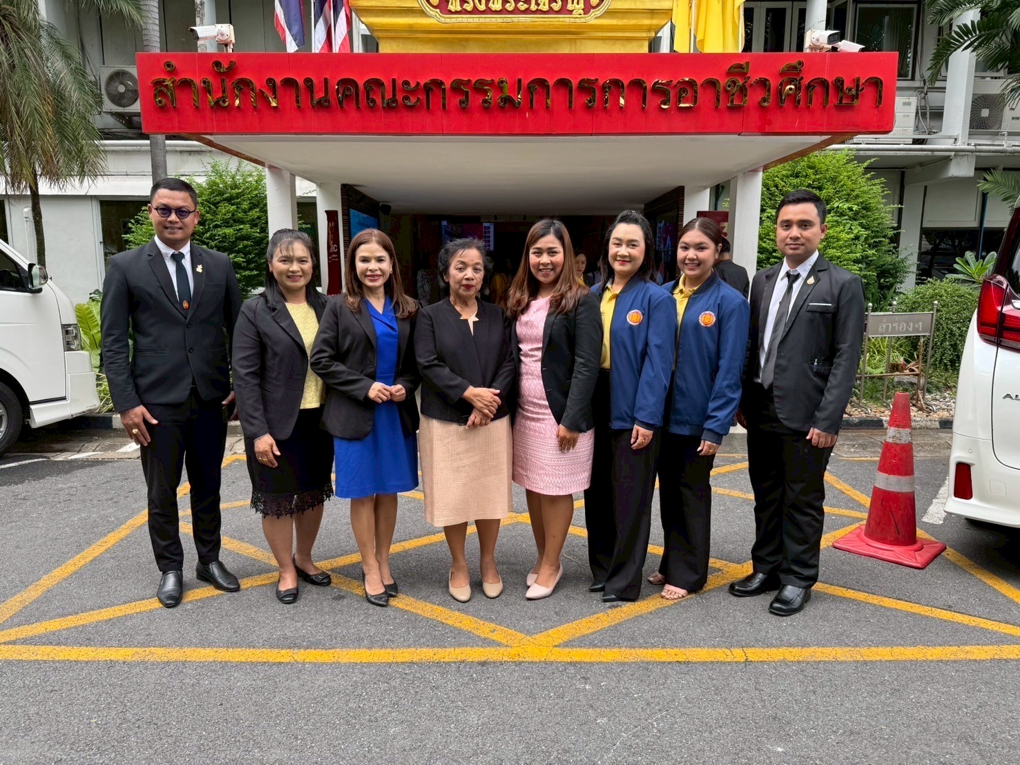 ระหว่างวันที่ 21-22 เมษายน 2568 นางสาวนิรมล คชแก้ว หัวหน้าแผนกวิชาการบัญชี พร้อมด้วยนางสาววิไลรัตน์ เพ็ชรหึง หัวหน้างานการเงิน วิทยาลัยอาชีวศึกษาภูเก็ตร่วมการประชุมคณะอนุกรรมการการอาชีวศึกษาด้านหลักสูตรอาชีวศึกษาและมาตรฐานคุณภาพการจัดการอาชีวศึกษา ครั้งที่ 3/2568 ณ สำนักงานคณะกรรมการการอาชีวศึกษา
