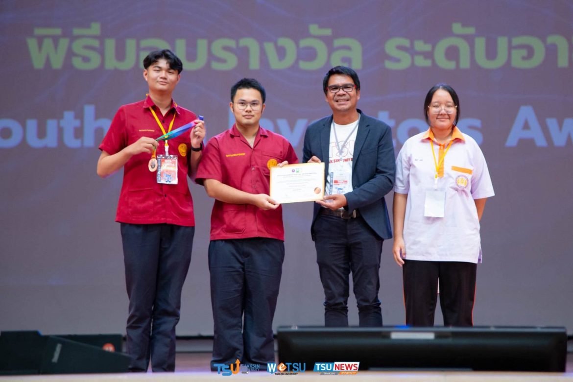 วิทยาลัยอาชีวศึกษาภูเก็ต ขอแสดงความยินดีกับคณะครูและนักเรียน นักศึกษา เจ้าของผลงานสุดสร้างสรรค์ คว้ารางวัลจากเวทีนักประดิษฐ์!ผลงาน: “เครื่องเลี้ยงหญ้าทะเลโดยใช้ปัญญาประดิษฐ์”ร รางวัล: เหรียญทองแดง ระดับชาติ ด้านเทคโนโลยีปัญญาประดิษฐ์และอุปกรณ์อัจฉริยะจากการประกวดสิ่งประดิษฐ์และนวัตกรรม “Southern Inventor Award 2025” ณ มหาวิทยาลัยทักษิณ จังหวัดสงขลา