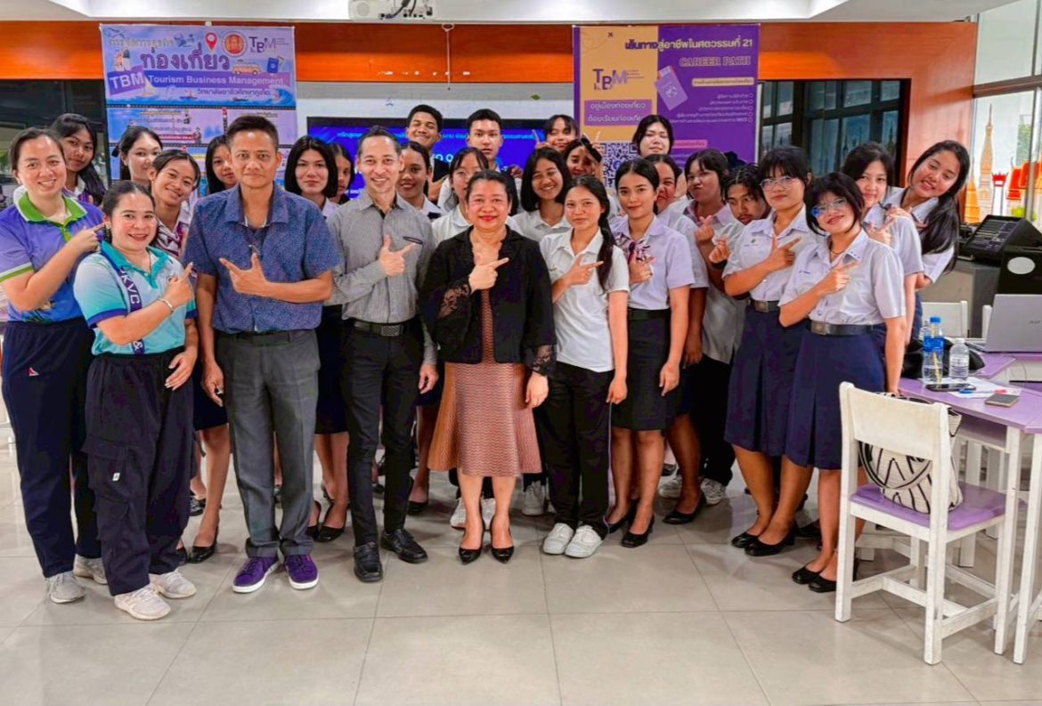 วันที่ 21-23 กรกฎาคม 2568 นักเรียน นักศึกษา จำนวน 25 คน พร้อมคณะครูแผนกวิชาการจัดการธุรกิจท่องเที่ยว วิทยาลัยอาชีวศึกษาภูเก็ต  เข้าร่วมอบรม หลักสูตรระยะสั้น SEO Odyssey: ปั้นธุรกิจท่องเที่ยวสู่จุดหมายบนโลกออนไลน์ 18 ชั่วโมง