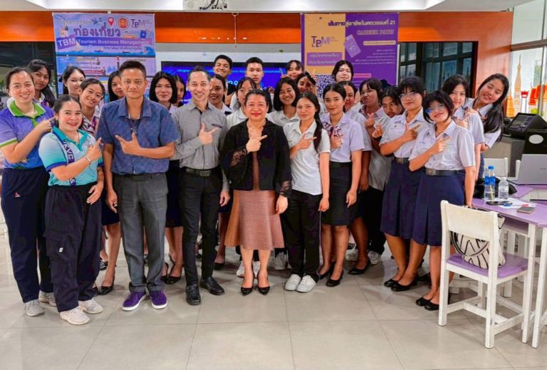วันที่ 21-23 กรกฎาคม 2568 นักเรียน นักศึกษา จำนวน 25 คน พร้อมคณะครูแผนกวิชาการจัดการธุรกิจท่องเที่ยว วิทยาลัยอาชีวศึกษาภูเก็ต  เข้าร่วมอบรม หลักสูตรระยะสั้น SEO Odyssey: ปั้นธุรกิจท่องเที่ยวสู่จุดหมายบนโลกออนไลน์ 18 ชั่วโมง